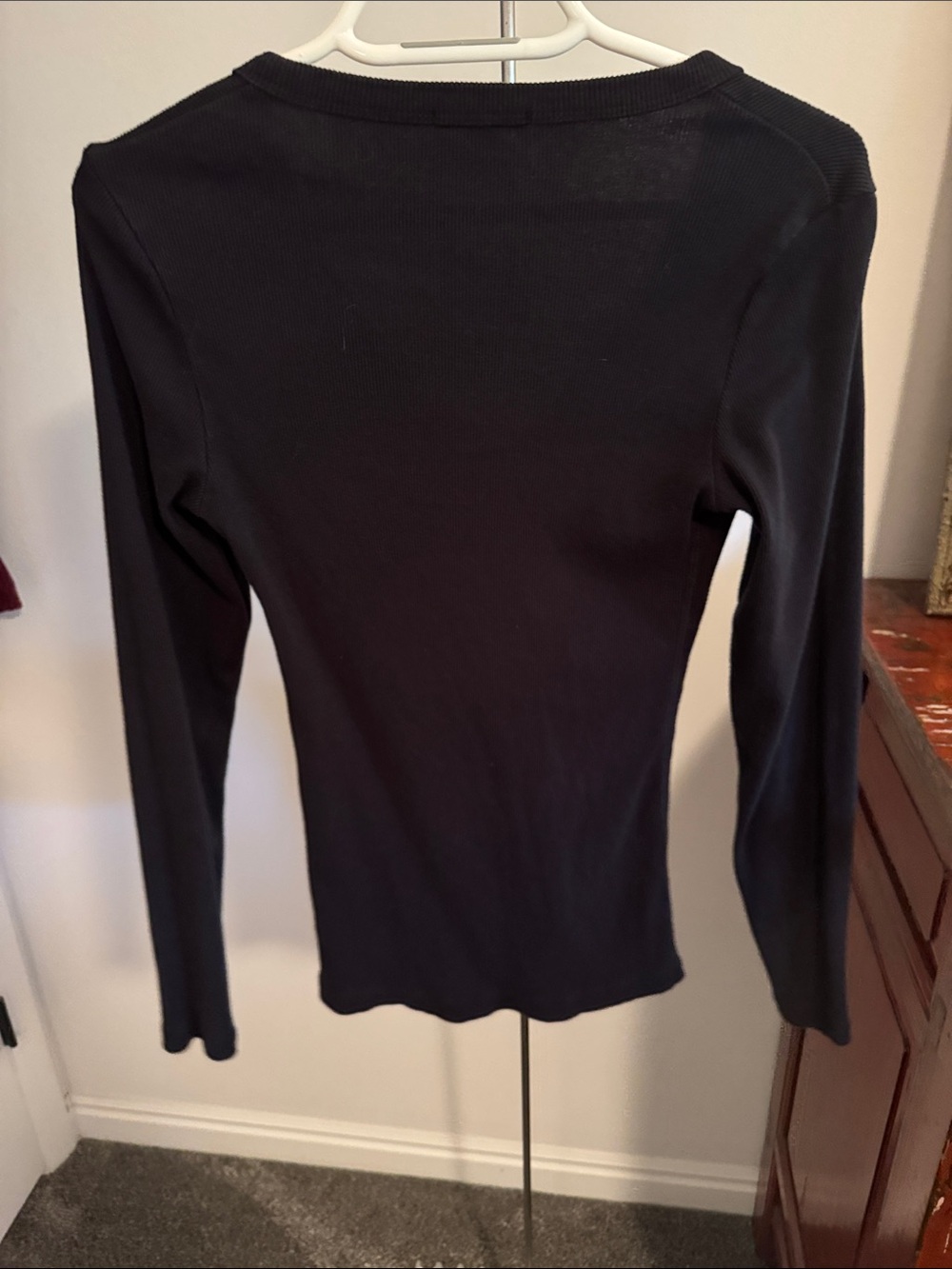 James Perse Black Ribbed Long-Sleeve Button-Front V-Neck Top - Picture 3 of 6